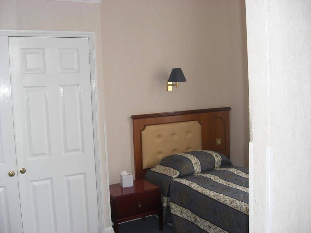 Yelf'S Hotel Ryde  Εξωτερικό φωτογραφία