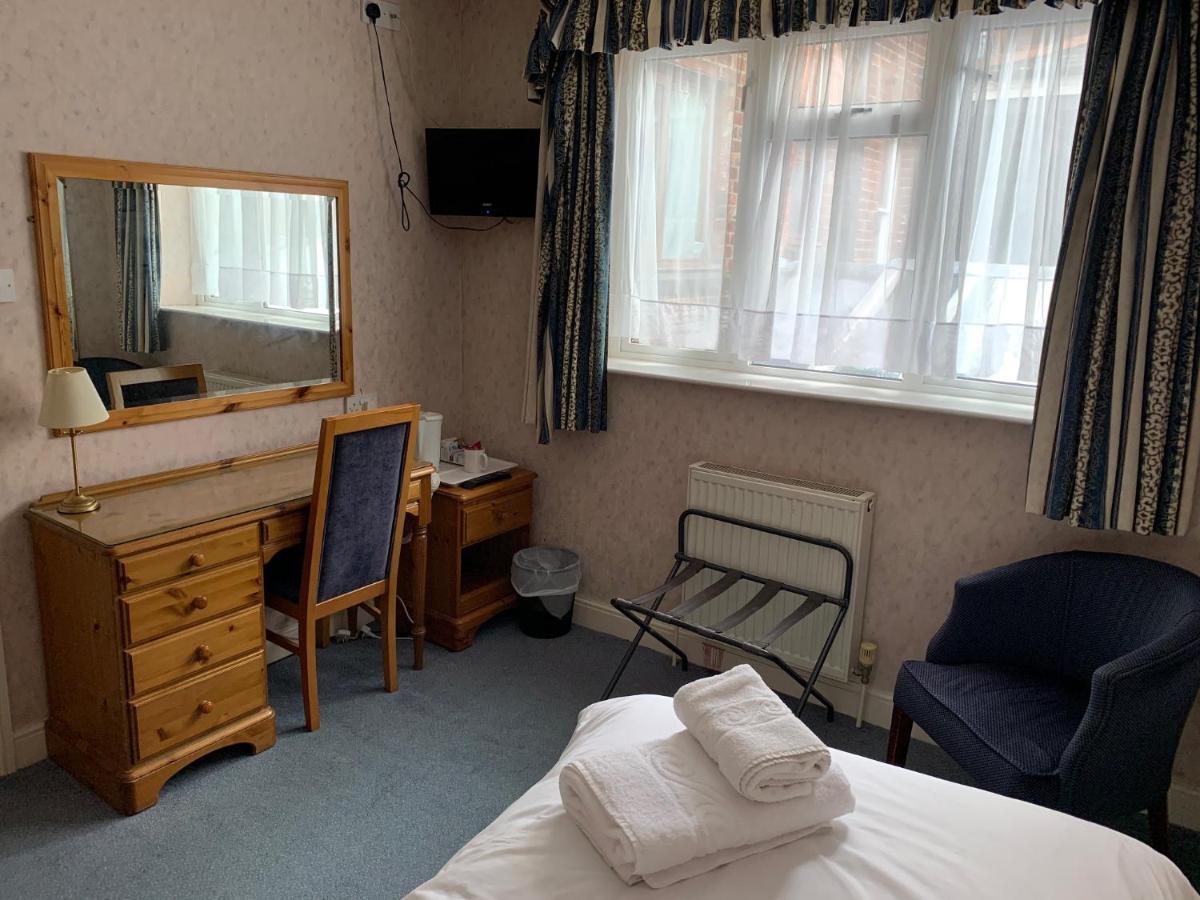 Yelf'S Hotel Ryde  Δωμάτιο φωτογραφία